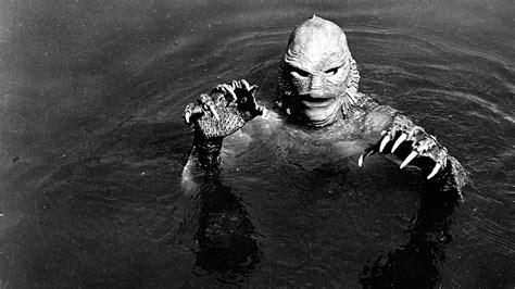  Creature From the Black Lagoon! A Prehistoric Monster and Unforgettable Underwater Thrills?